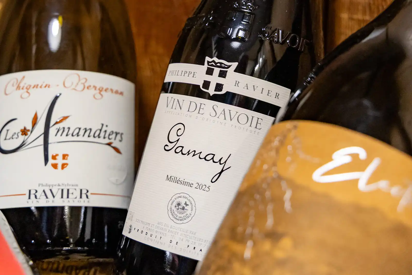 Découvrez les vins de Savoie du Domaine Ravier chez votre caviste Au Petit Terroir à Annecy