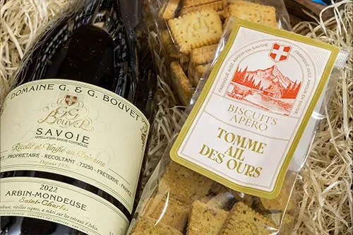 Vin blanc de Savoie Domaine Bouvet Arbin-Mondeuse et biscuit apéro Tomme Ail des Ours